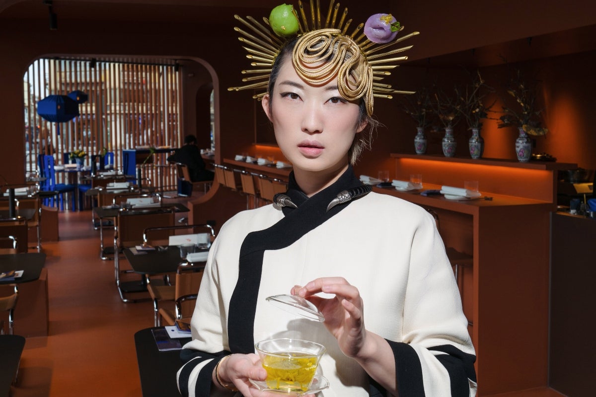 Xin Ge Liu nel suo locale