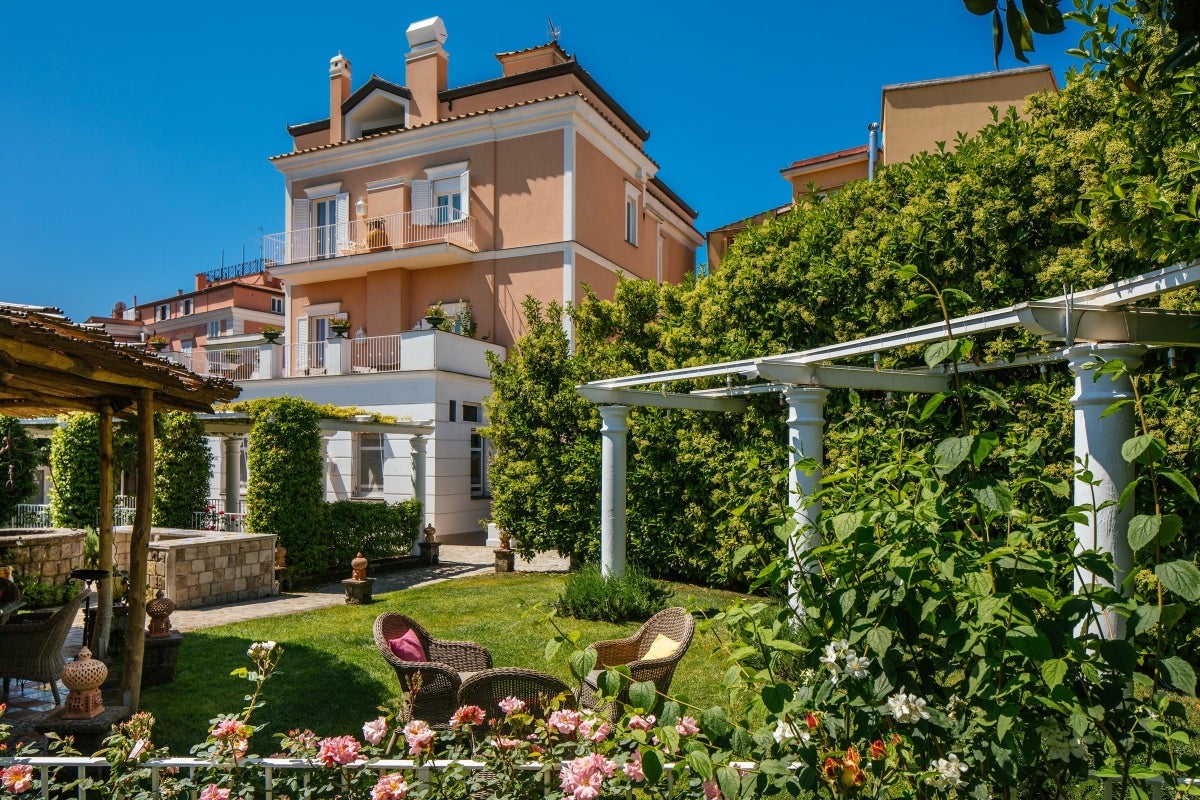 Don Alfonso 1890 - L'esterno