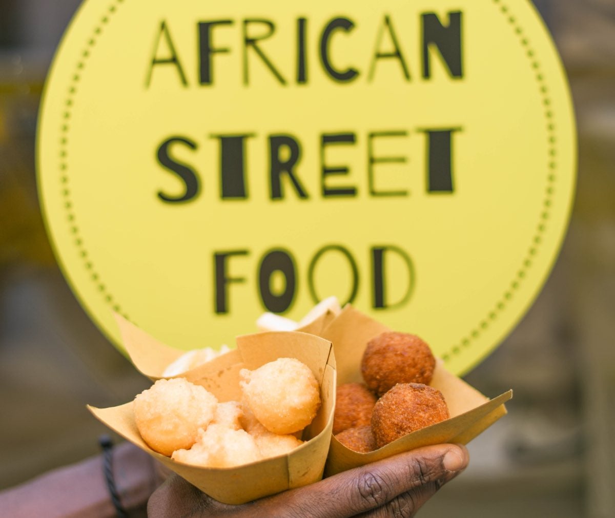 Fofos de arroz: lo street food africano di Marcel Boum
