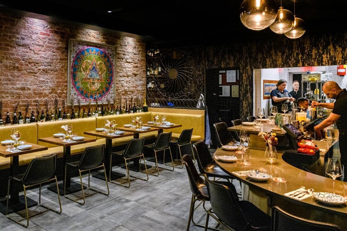 L'interno e la cucina del ristorante Contento