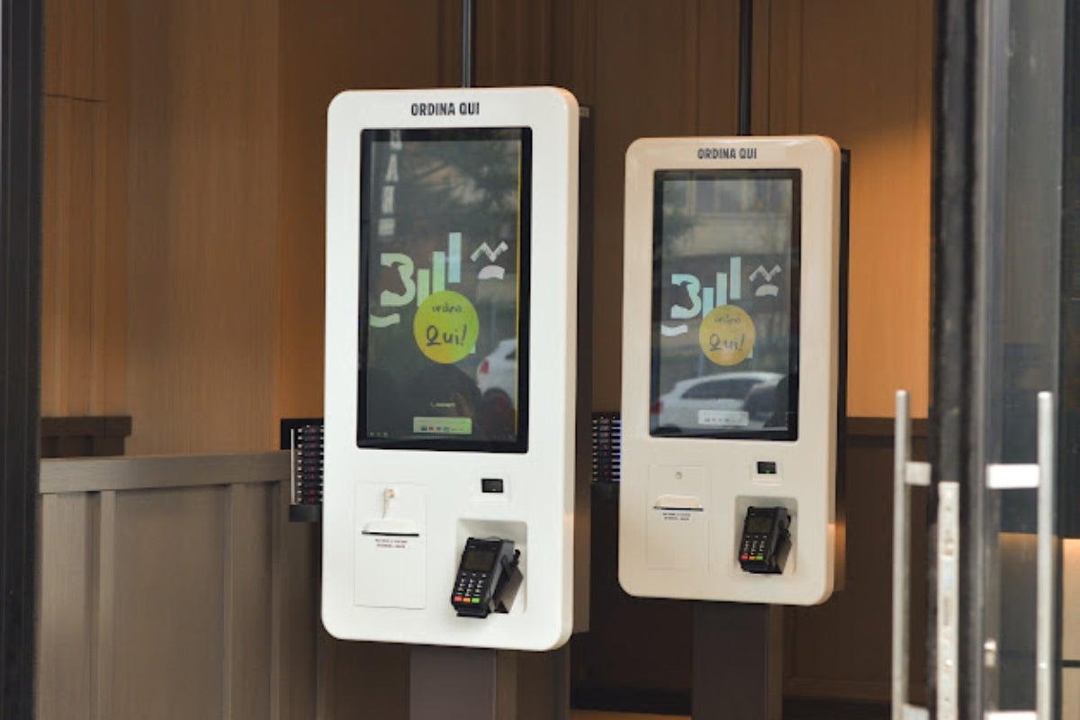 I servizi: le colonnine per gli ordini di Billis Drive