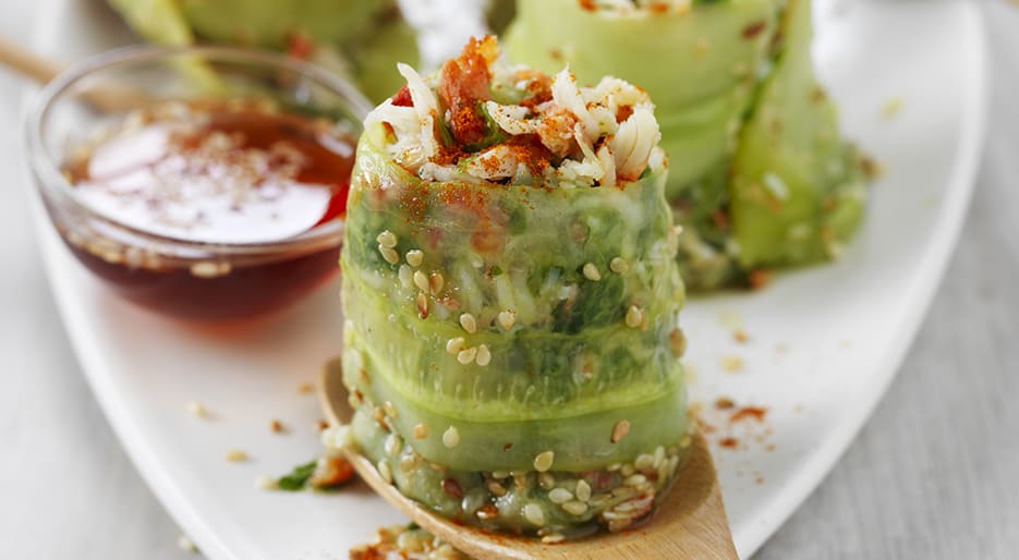 Involtini piccanti di cetriolo con polpa di granchio
