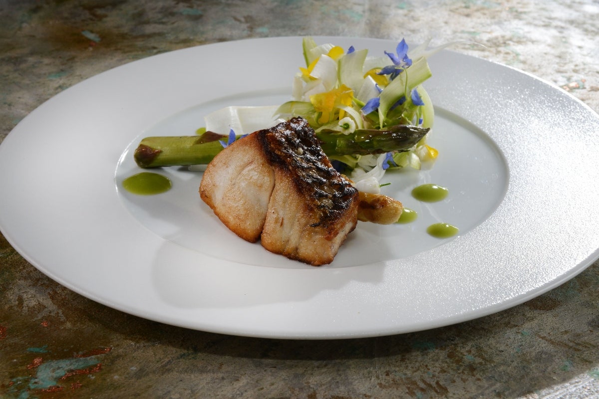 Etra - Pescato locale, asparagi, elicriso