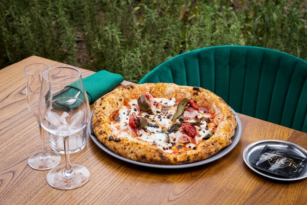 Il tavolo nel giardino aromatico