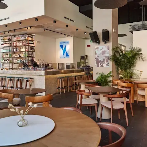 Bluesquare - Contemporary Inn