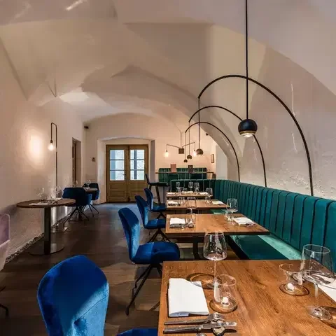 Flurin - Bar, Restaurant &amp; Suites