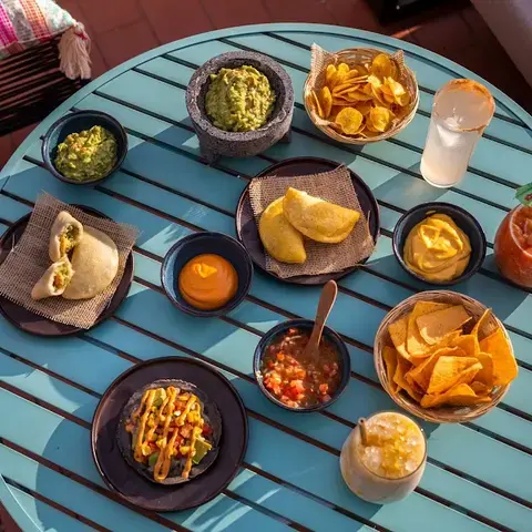 HEY GÜEY • Cocktail Bar Y Taqueria