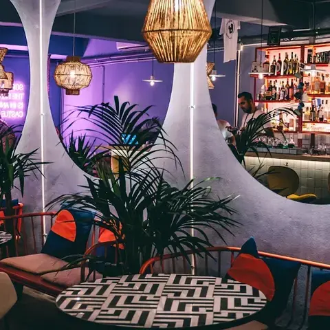 JEFFER cocktails &amp; friends