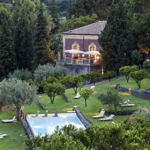 Monaci delle Terre Nere, Relais &amp; Chateaux