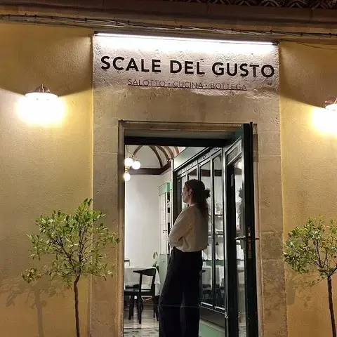 Scale del Gusto | salotto • cucina • bottega