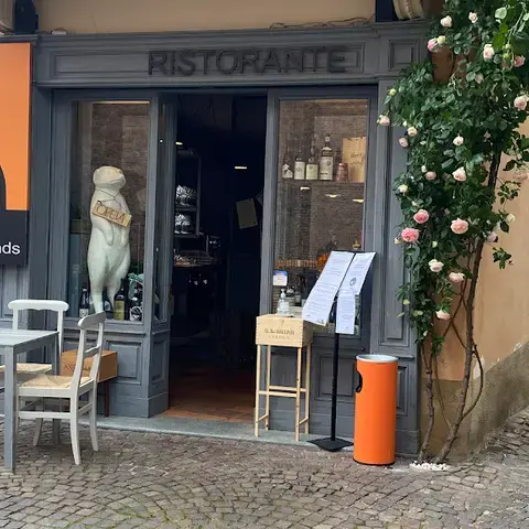 Winebar Barolo Friends