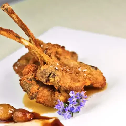 agnello-panato-scalogno-caramellato-purea-fagioli-pisello-di-colle-di-tora