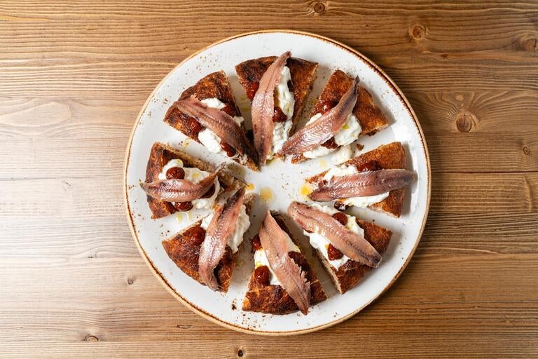 Degustazione Acciughe Cantabrico, stracciatella, bbq di confit - Antonio Pappalardo