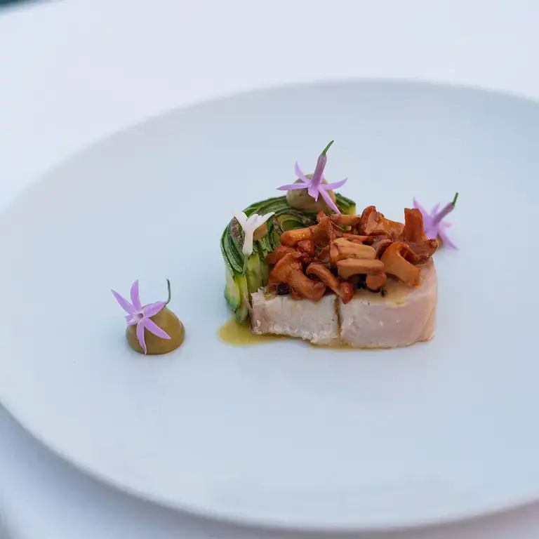 Balzi Rossi_Pesce spada cotto al burro finferli zucchine