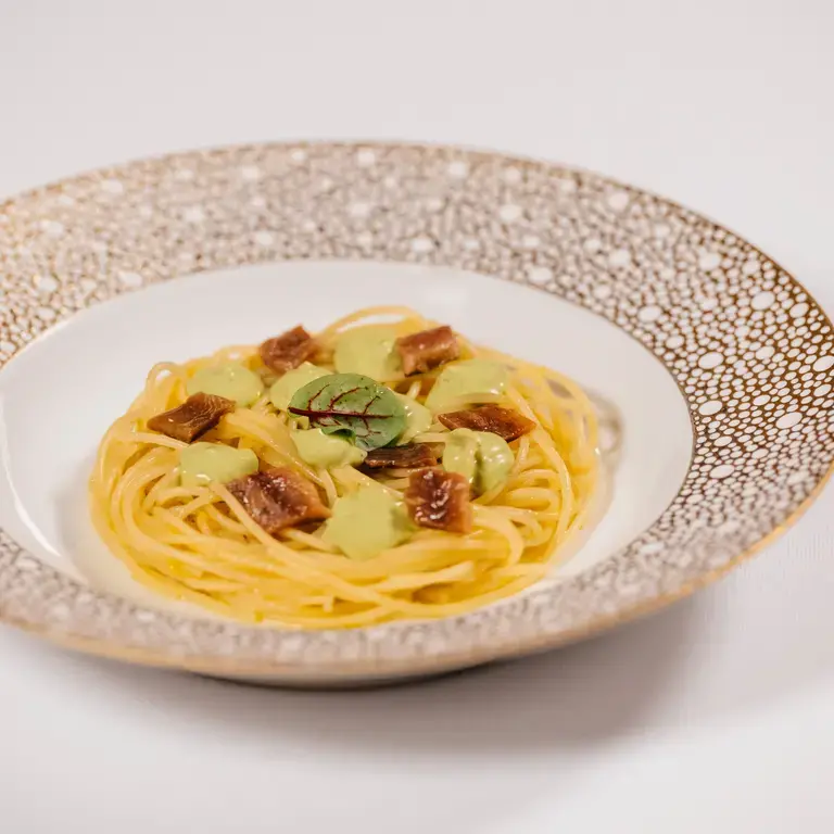 Casa Perbellini 12 Apostoli_Tiepido di spaghetti, limone, acciuga, emulsione di pollo e cipollina