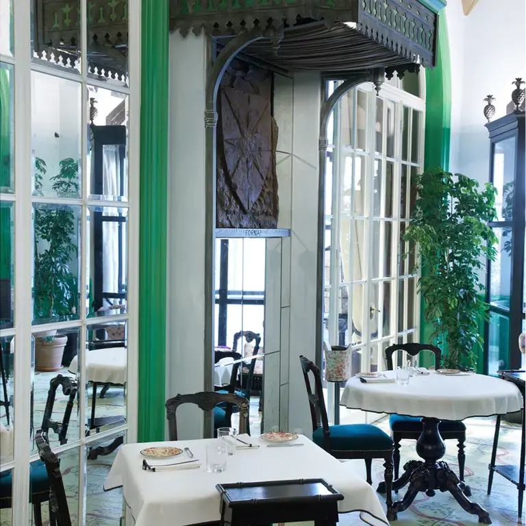 Gucci osteria by Massimo Bottura Firenze saletta baldacchino