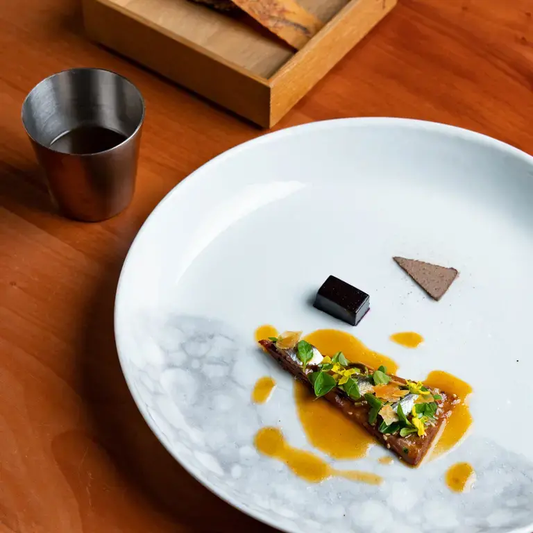 Il volo al mare. Piccione e alici