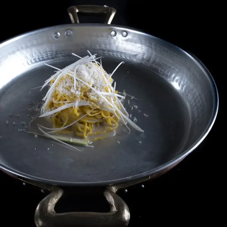 L'imbuto_tagliolino burro acciughe porri e parmigiano