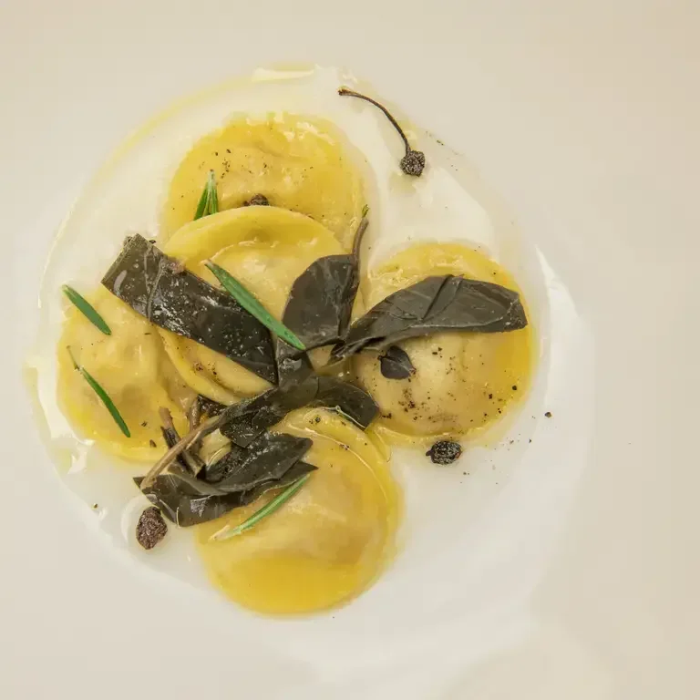 Signum_Bottone di ceci rosmarino affumicato foglie di capperi e acqua di pomodoro