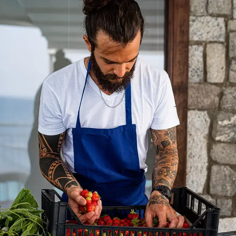 Enrico Marmo seleziona fragole