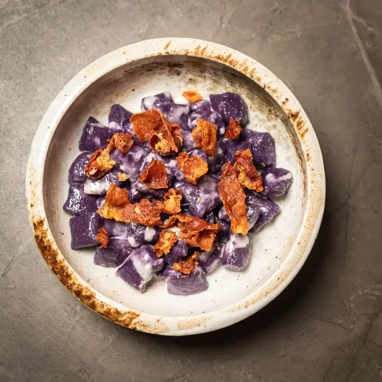 Gnocchi Viola e Pata Negra di Alegre