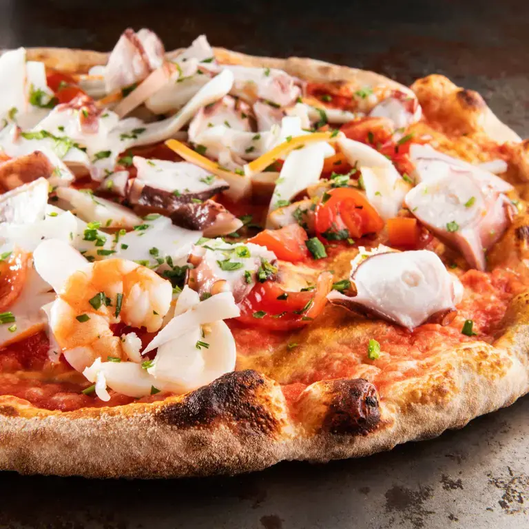 La pizza pescatora de La Grotta Azzurra