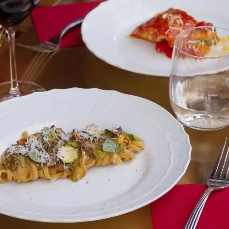 Linguine alla Nerano e spigola in umido