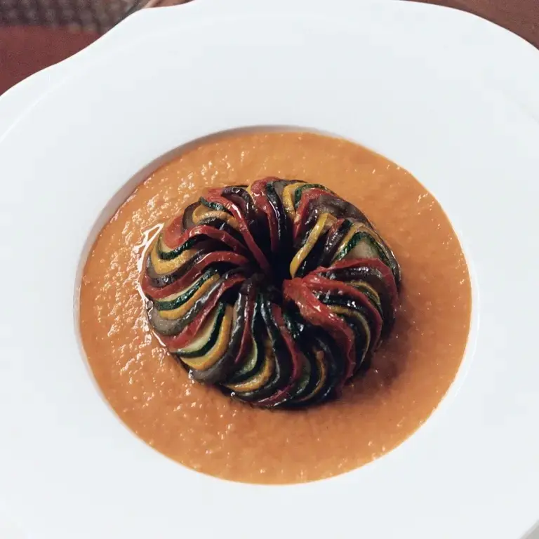 Millefoglie di verdure estive con salsa piperade dello chef Alessandro Billi