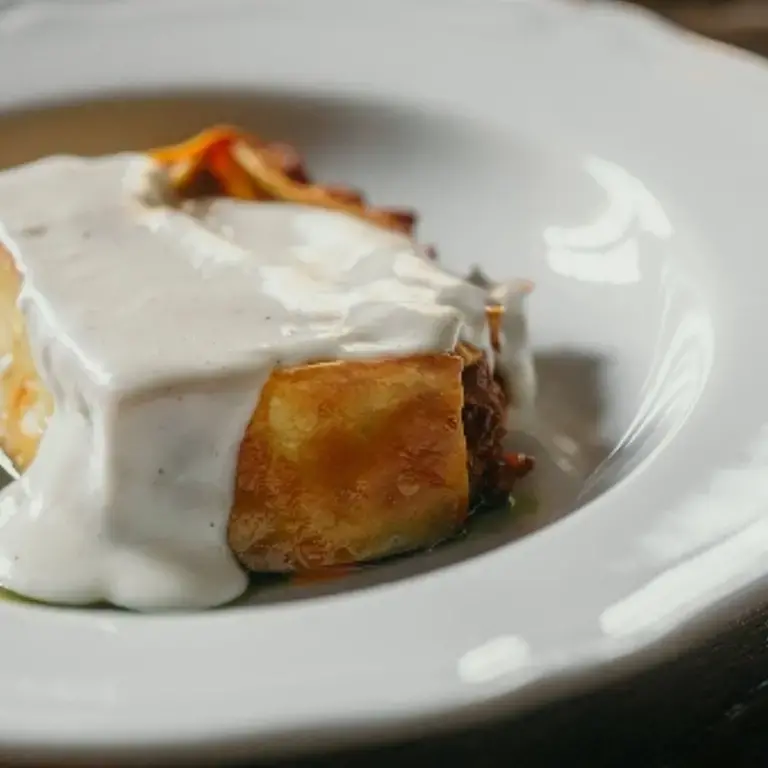 Sfoglia all'uovo con ragù e besciamella