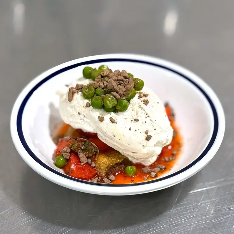 Fragole, piselli, mascarpone e riccioli di cioccolato