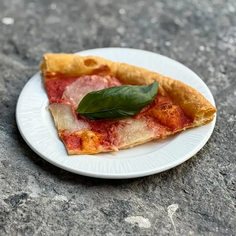 Pizza di sfoglia al pomodoro e al pesto