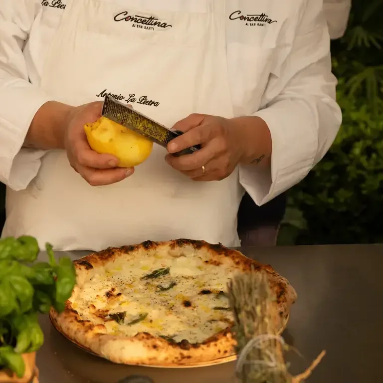 Una pizza firmata Ciro Oliva al Mandarin