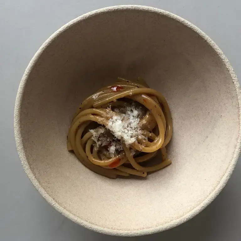 Bucatini, cipolla caramellata e canestrato