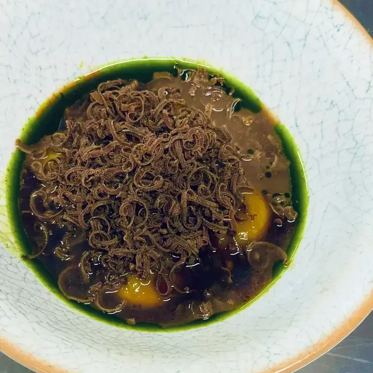 Bottoni ripieni  di cipolla con katsuobushi di fegato