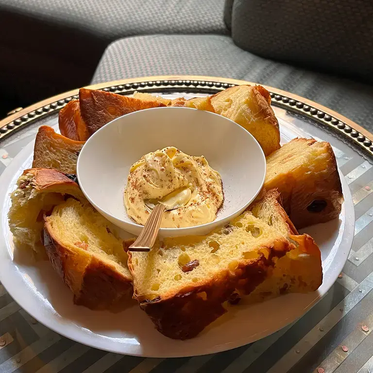 Crema al mascarpone con spezie e panettone
