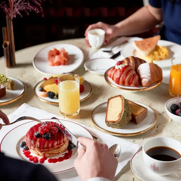 Regali Natale 2025 last minute: voucher e gift card - colazione al Portrait