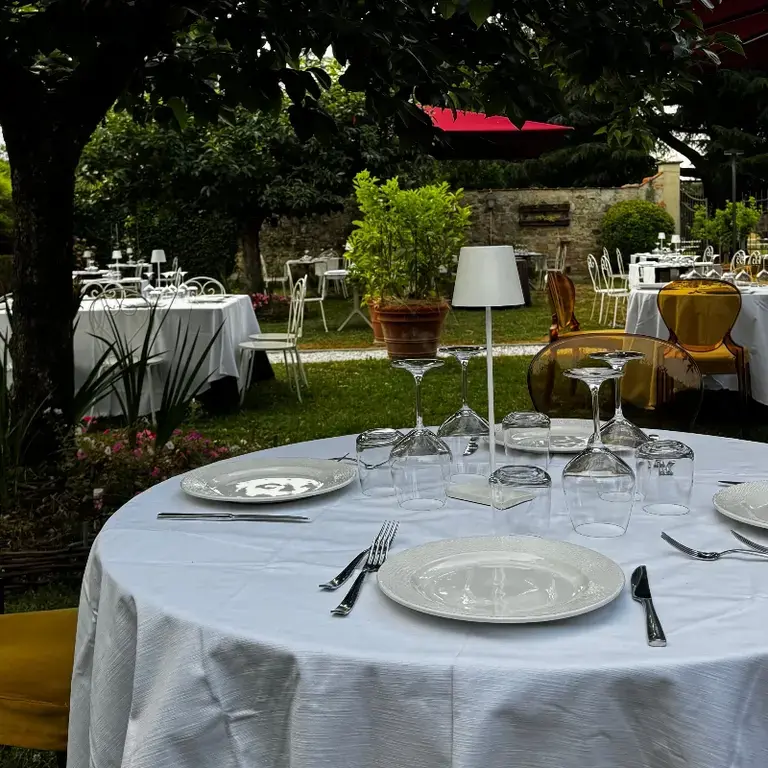 La Limonaia di Villa Senni - tavoli all'aperto