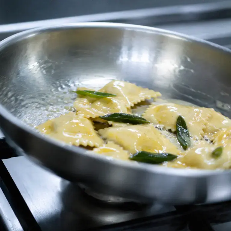 Ravioli burro e salvia - The Bear