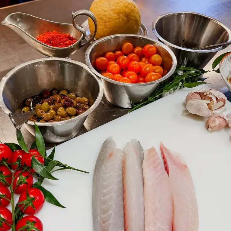 Gli ingredienti per preparare i paccheri al branzino di Langosteria