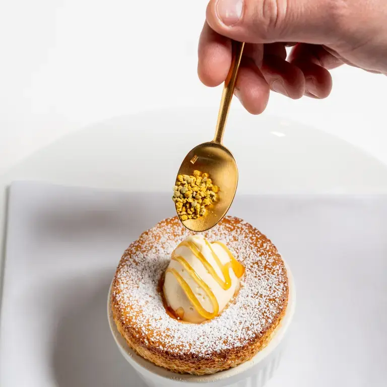 Soufflé allo yogurt di capra, miele, polline - DAMA chef Federico Sgorbini