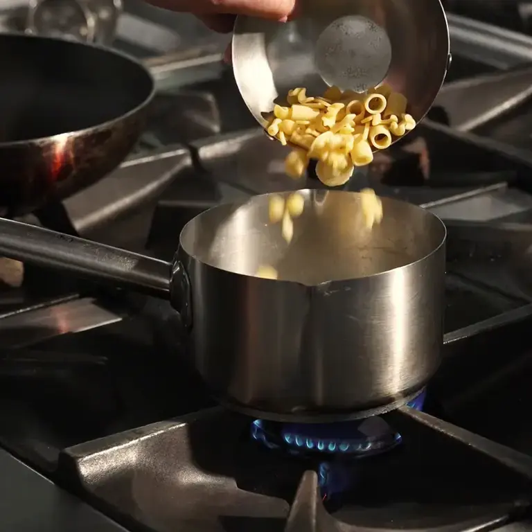 Pasta mista con ceci delle Murge e calamaretti - pasta