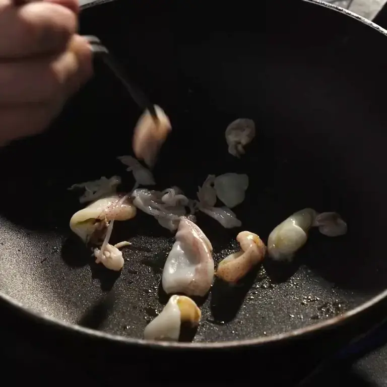 Pasta mista con ceci delle Murge e calamaretti - cottura calamaretti spillo