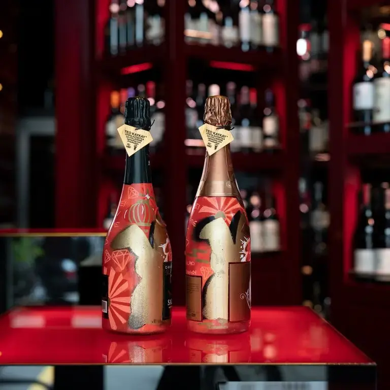 Due bottiglie celebrative del Capodanno cinese 2023 a Milano