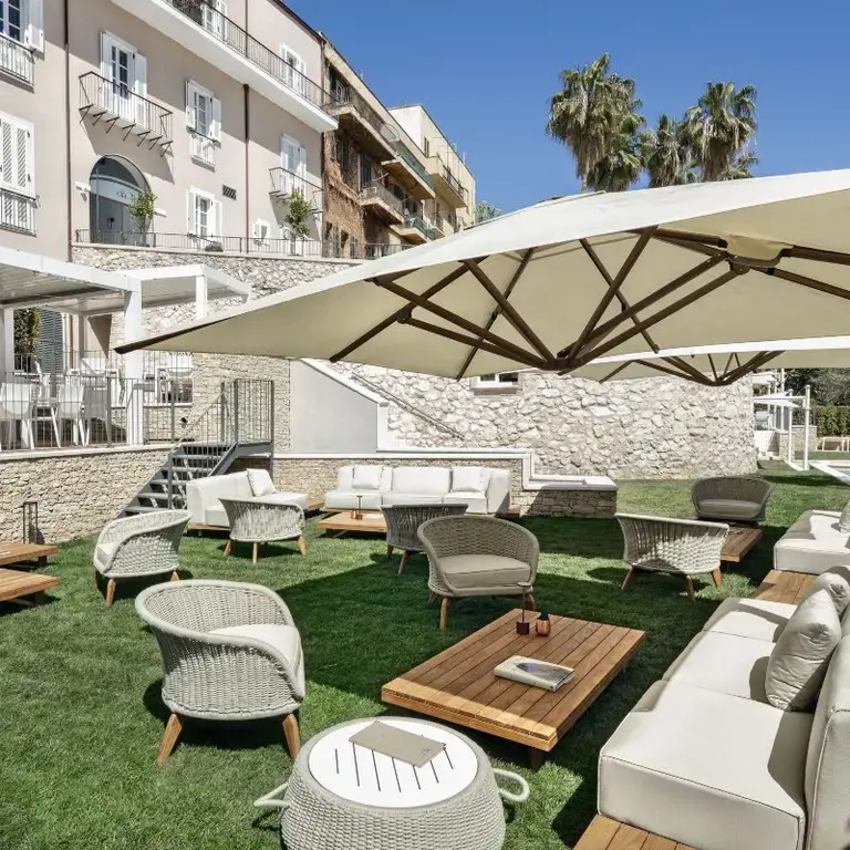 Casa Clàt a Cagliari: ristorante fine dining con giardino segreto