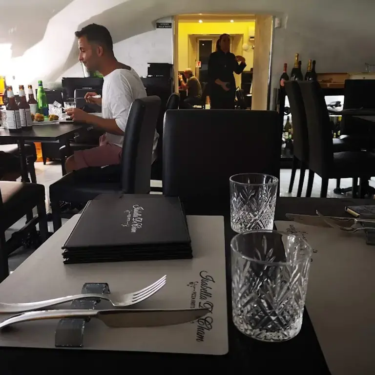 Isabella De Cham Pizza Fritta