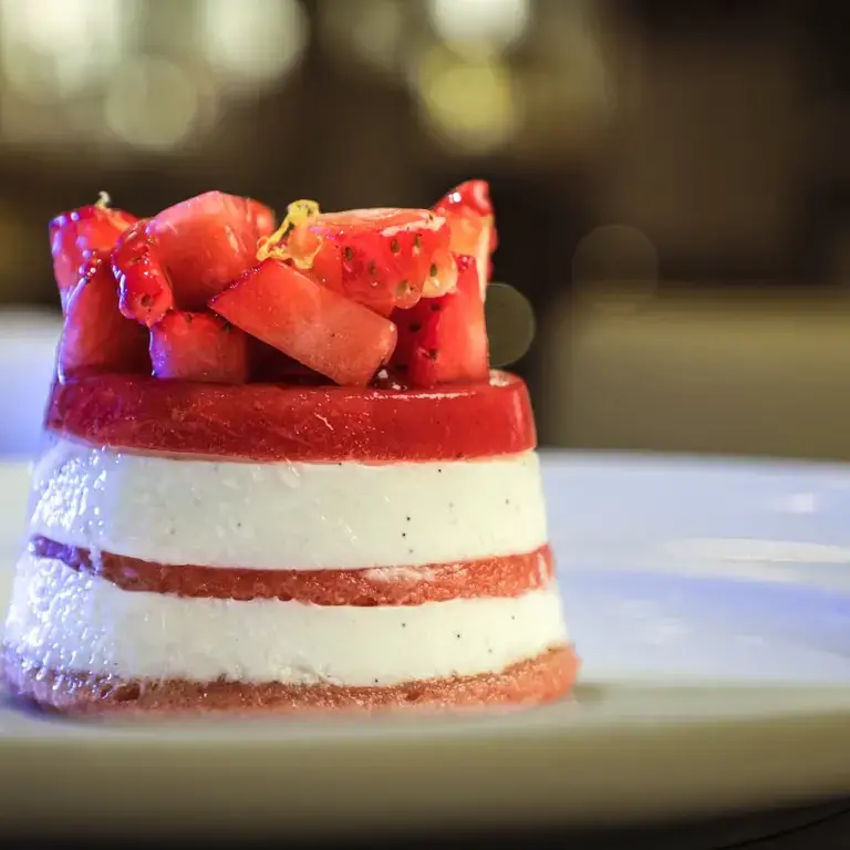 Biancomangiare e fragolina: il dolce di Iginio Massari per celebrare la finale del Festival di Sanremo 2023