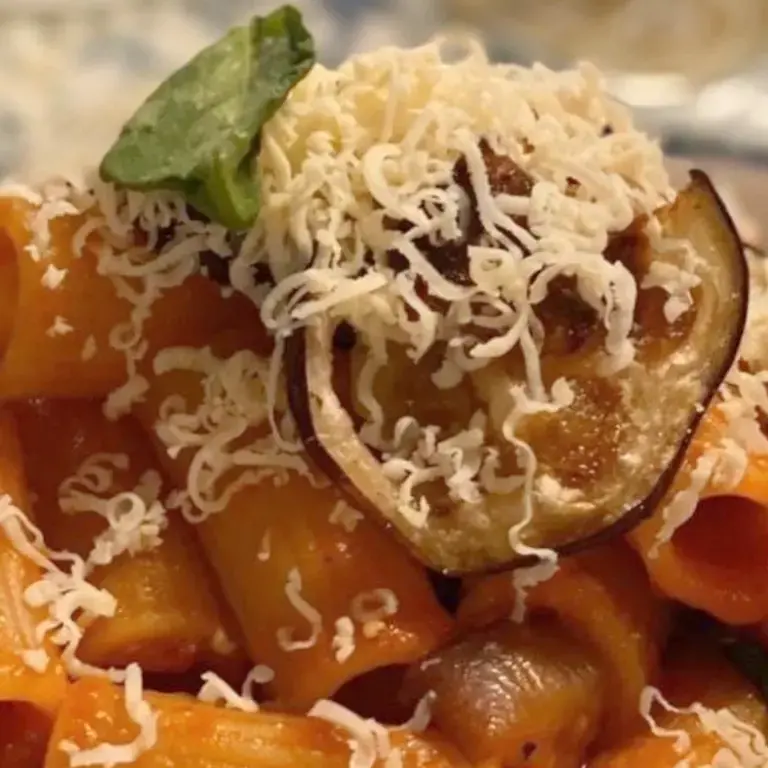 Rigatoni alla Norma con tonno: la ricetta del Ristorante Aurelio