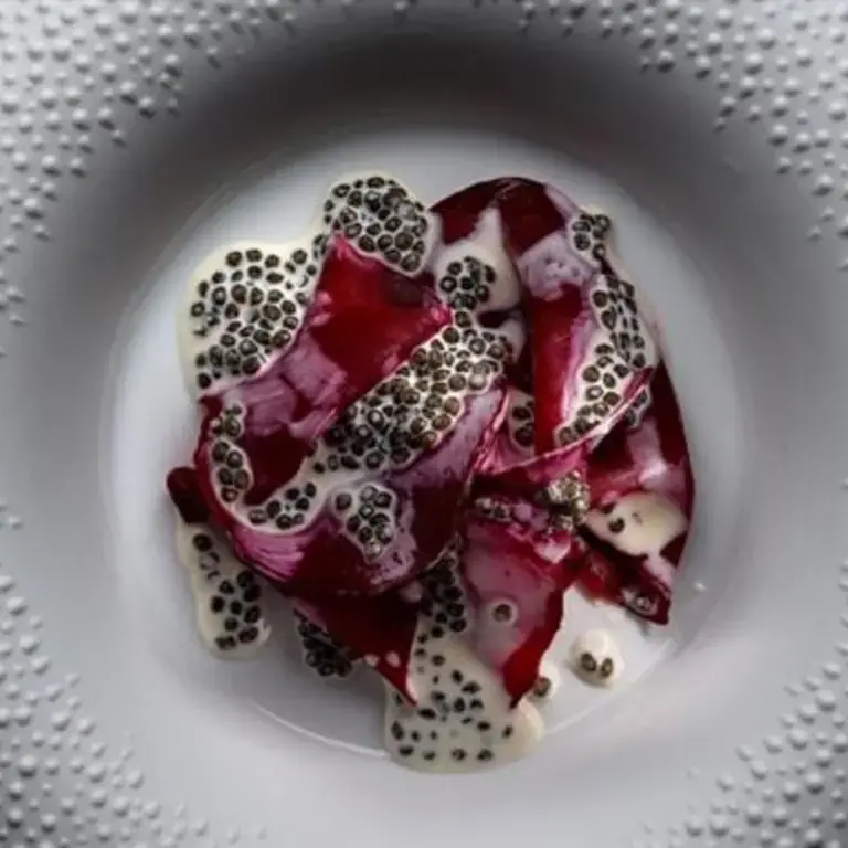 Barbabietola in crosta di sale , crema di caviale