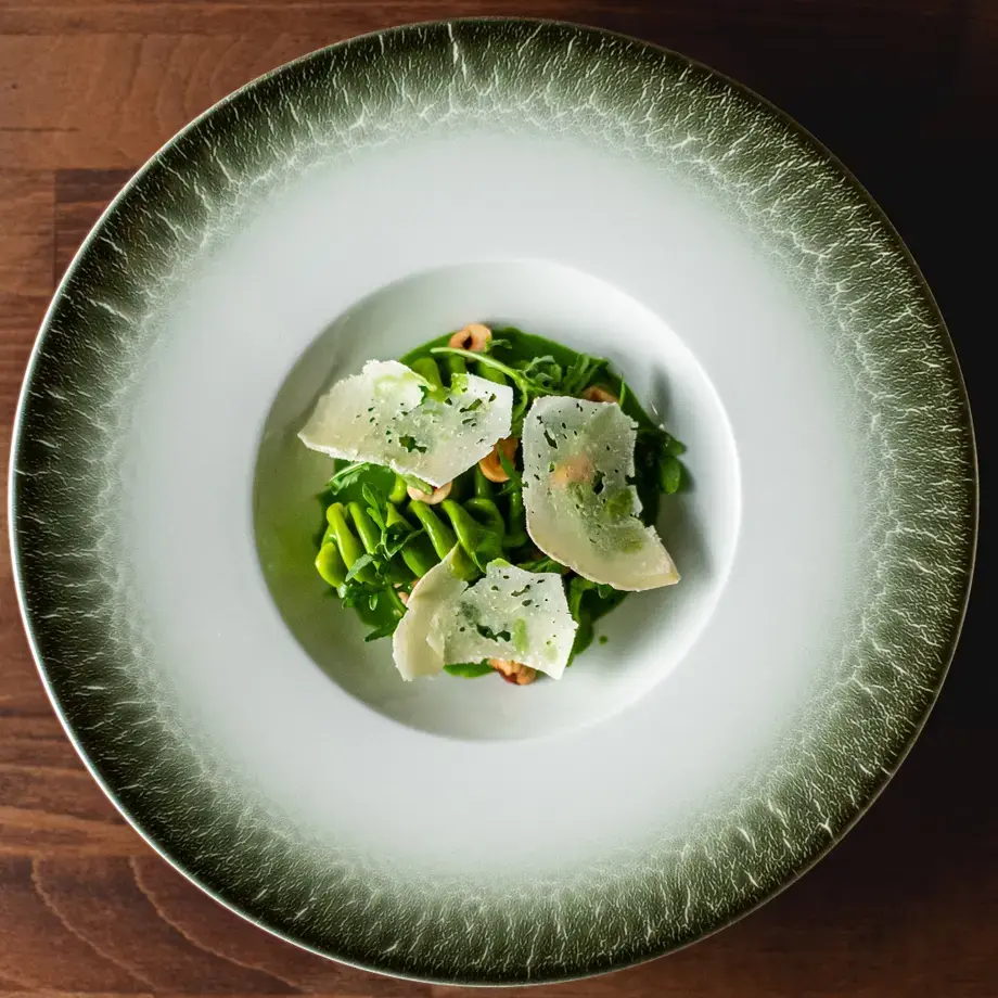 Eliche con pesto di rucola, nocciole e pecorino di fossa