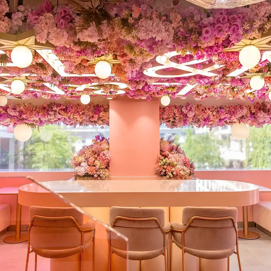 EL&amp;N, il locale tutto rosa a Milano